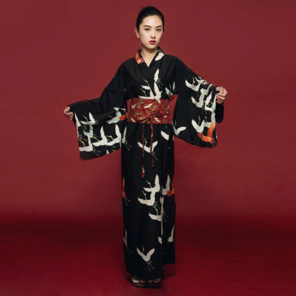 Japanischer schwarzer traditioneller Kimono