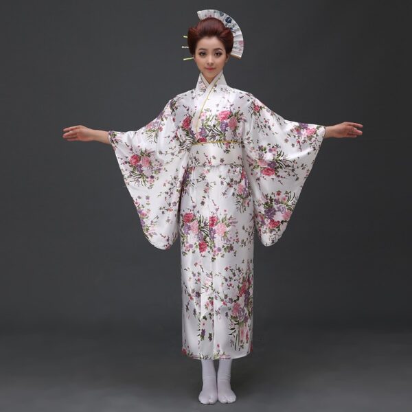 Weißer japanischer Kimono