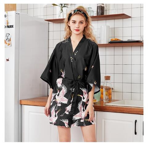 Schwarzer japanischer kurzer Kimono japanische Kraniche