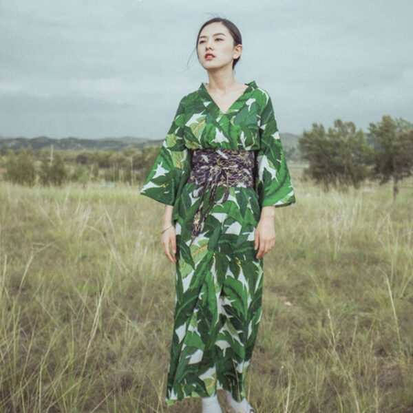 Grünes japanisches Kimono-Kleid