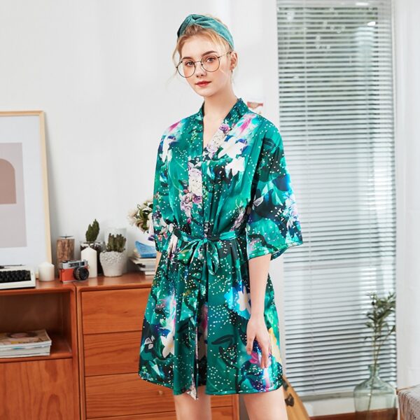 Exotischer kurzer japanischer Kimono